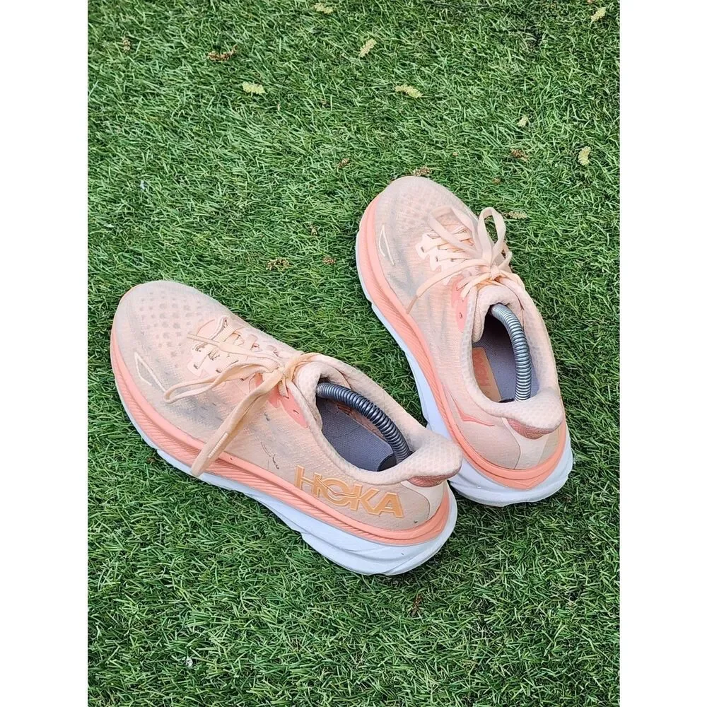 HOKA CLIFTON 9 - Womens Athletic Shoes - SIZE 7.5B